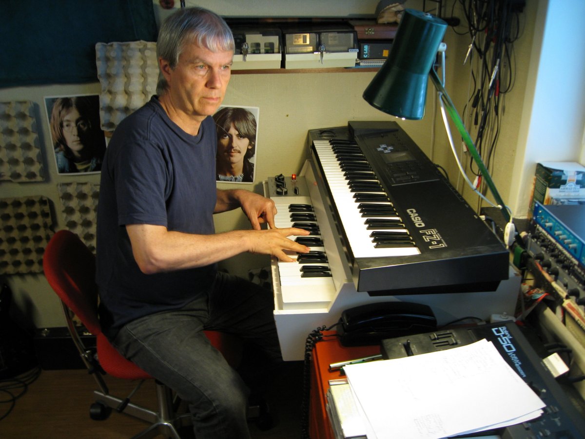IMG_1276_Peter_på_mellotron2.jpg