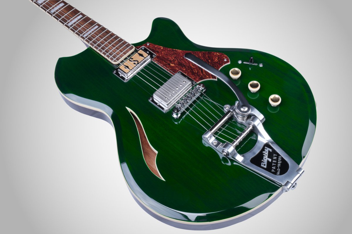Mer information om "Supro launches Conquistador and Clermont semi-hollowbody, Bigsby equipped electric guitar designs"