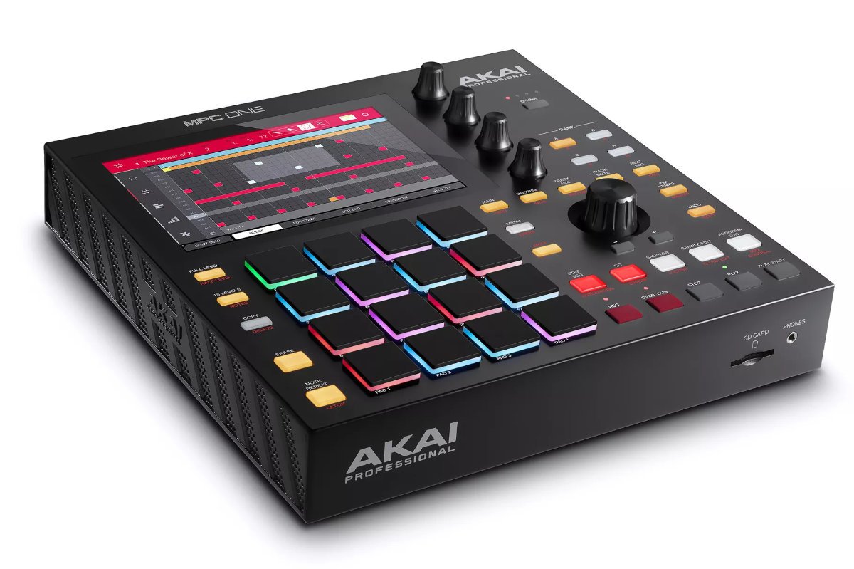 Mer information om "NAMM 2020 – Demo av grooveboxen Akai MPC One (video)"