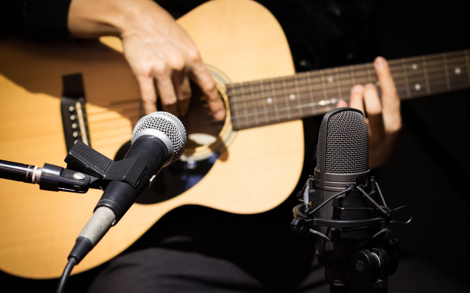 Mer information om "Inspelning av akustisk gitarr med flera mikrofoner"