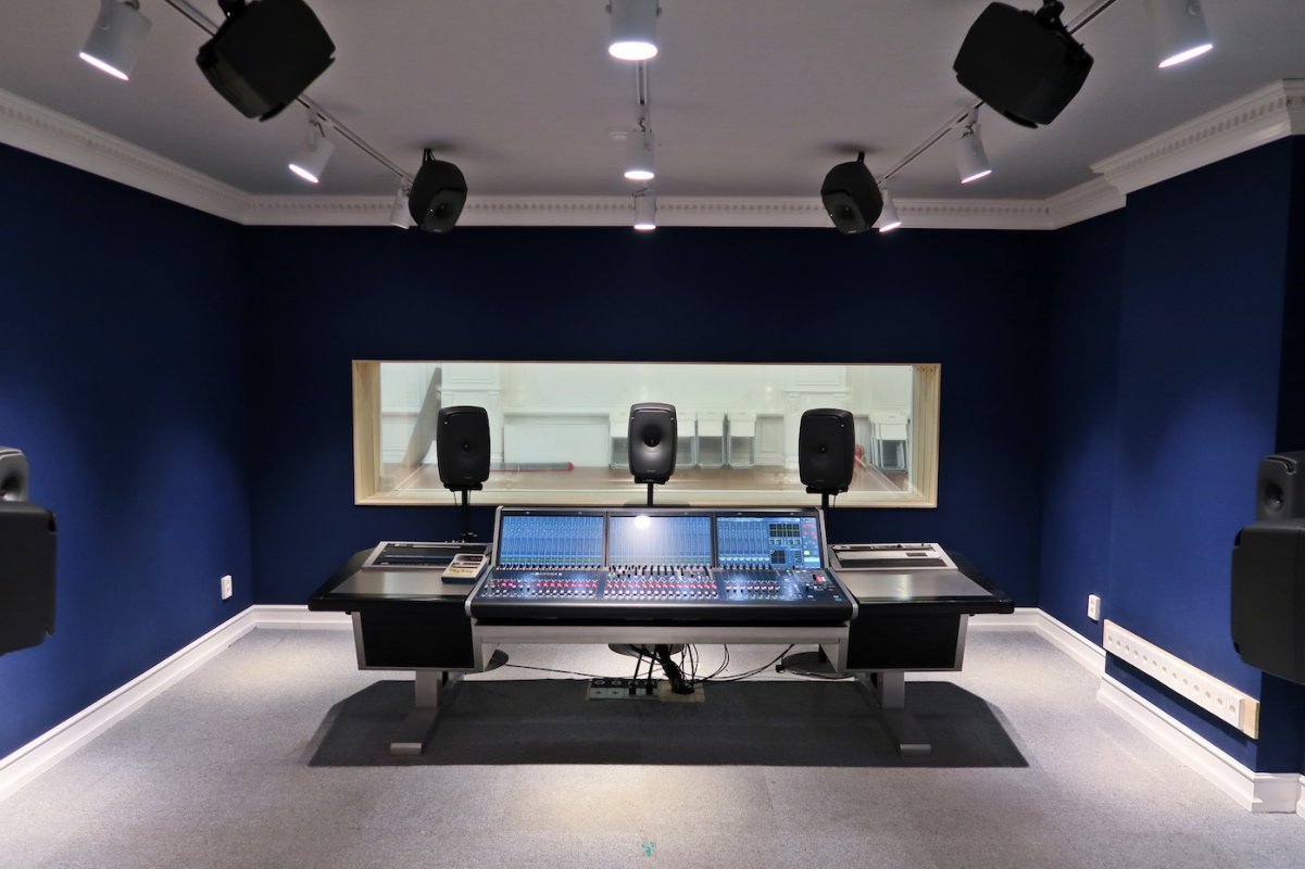 Mer information om "Audioguy Studios goes immersive with Genelec"