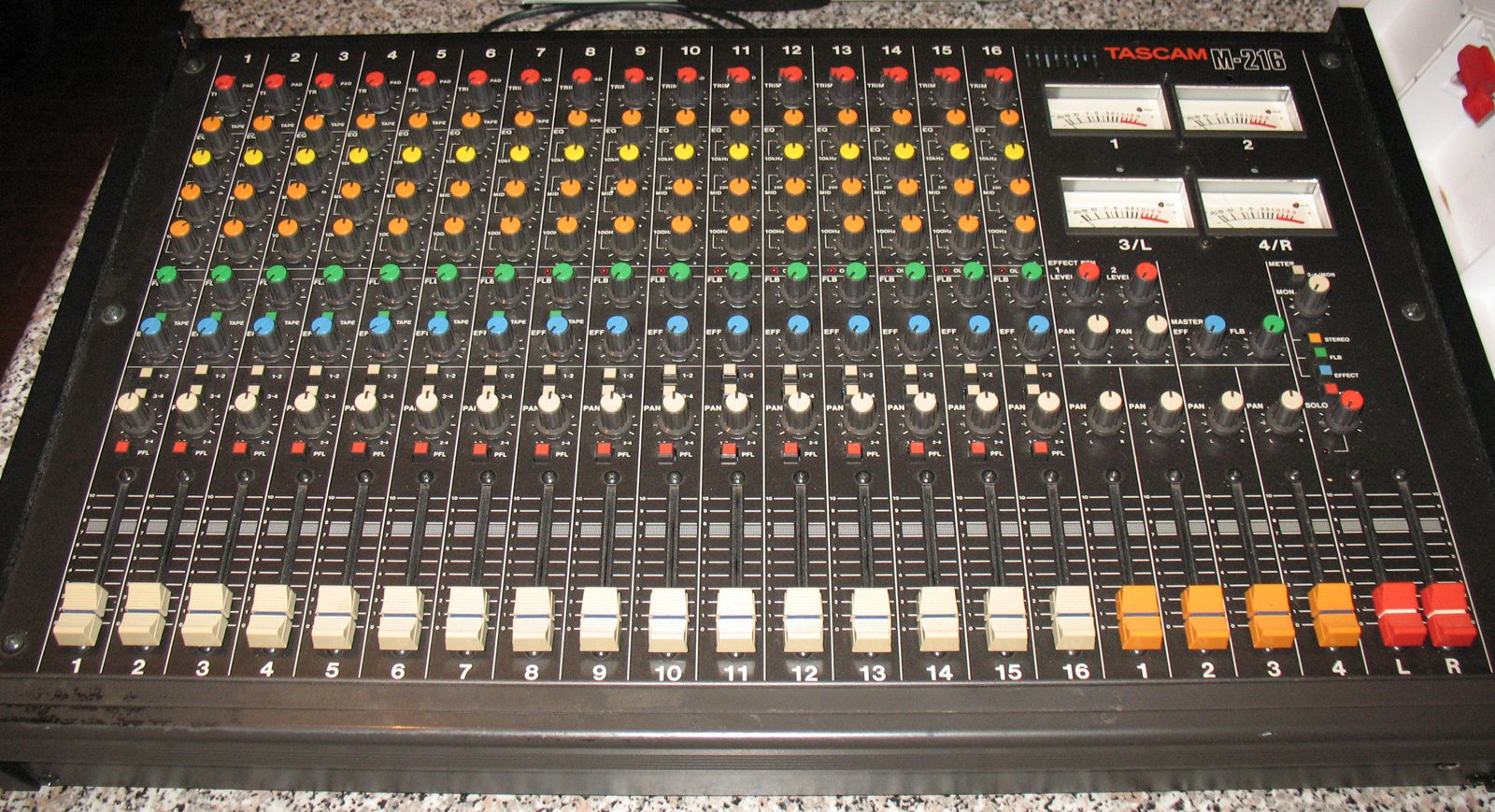 TascamM216stor_red.jpg.bcdd0e0a9d87ff4d48f33237e34917ce.jpg
