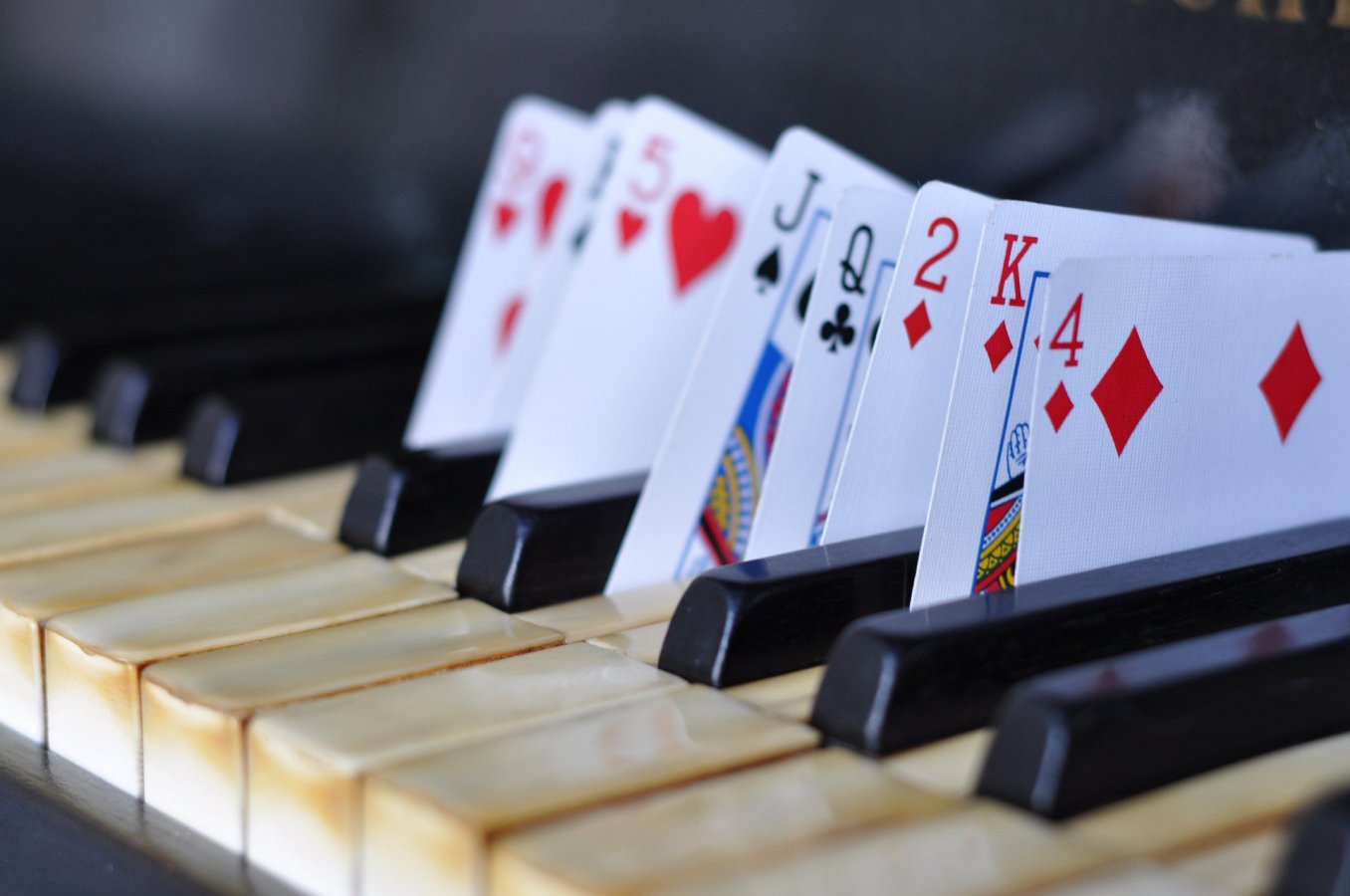 piano-1726569_1920.thumb.jpg.d251bff8940b7e2cc824e92a05ec102f.jpg