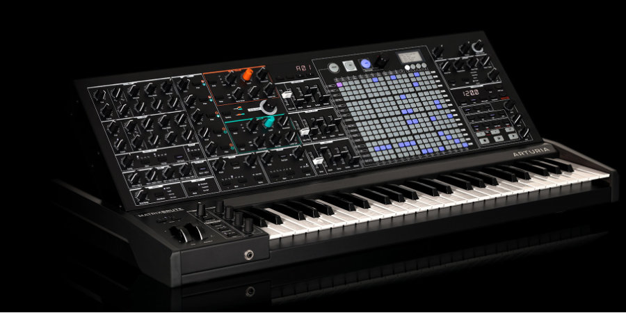 Mer information om "MatrixBrute Noir – the black edition of Arturia’s powerful monophonic synthesizer"