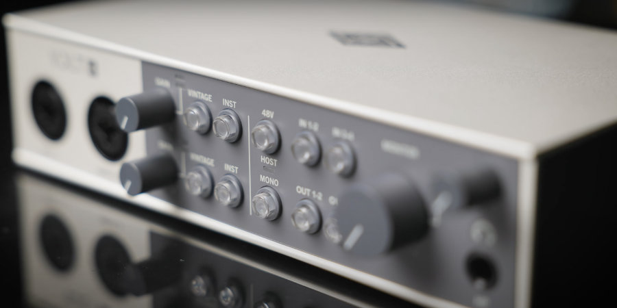 Mer information om "Universal Audio utökar sina ljudkort med Volt 4 och 476P (video)"