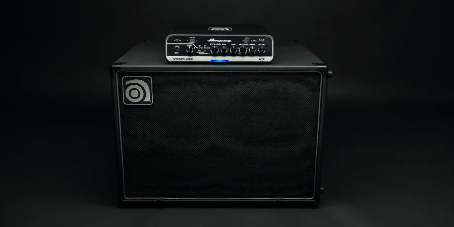 Mer information om "Ampeg releases Venture Series Bass Amplifier Heads and Cabs"
