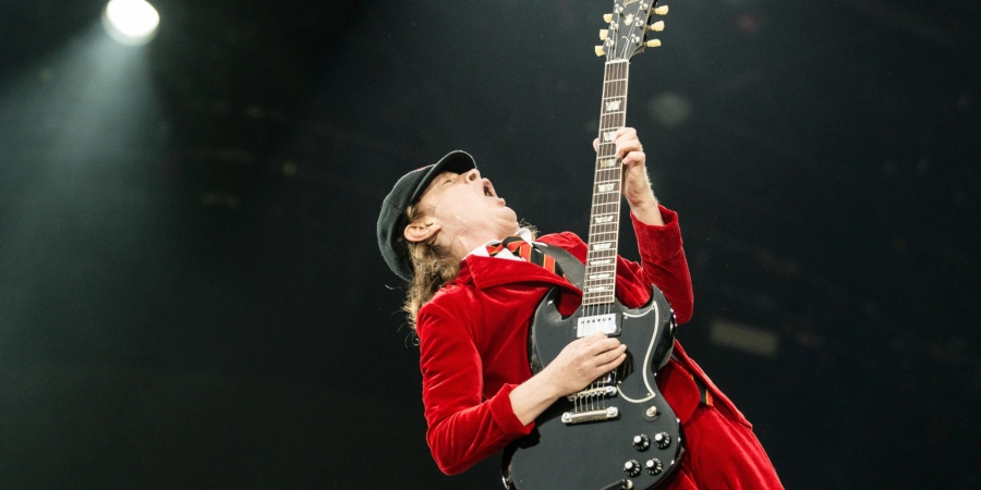 Mer information om "Angus Young i AC/DC: instrument och utrustning"