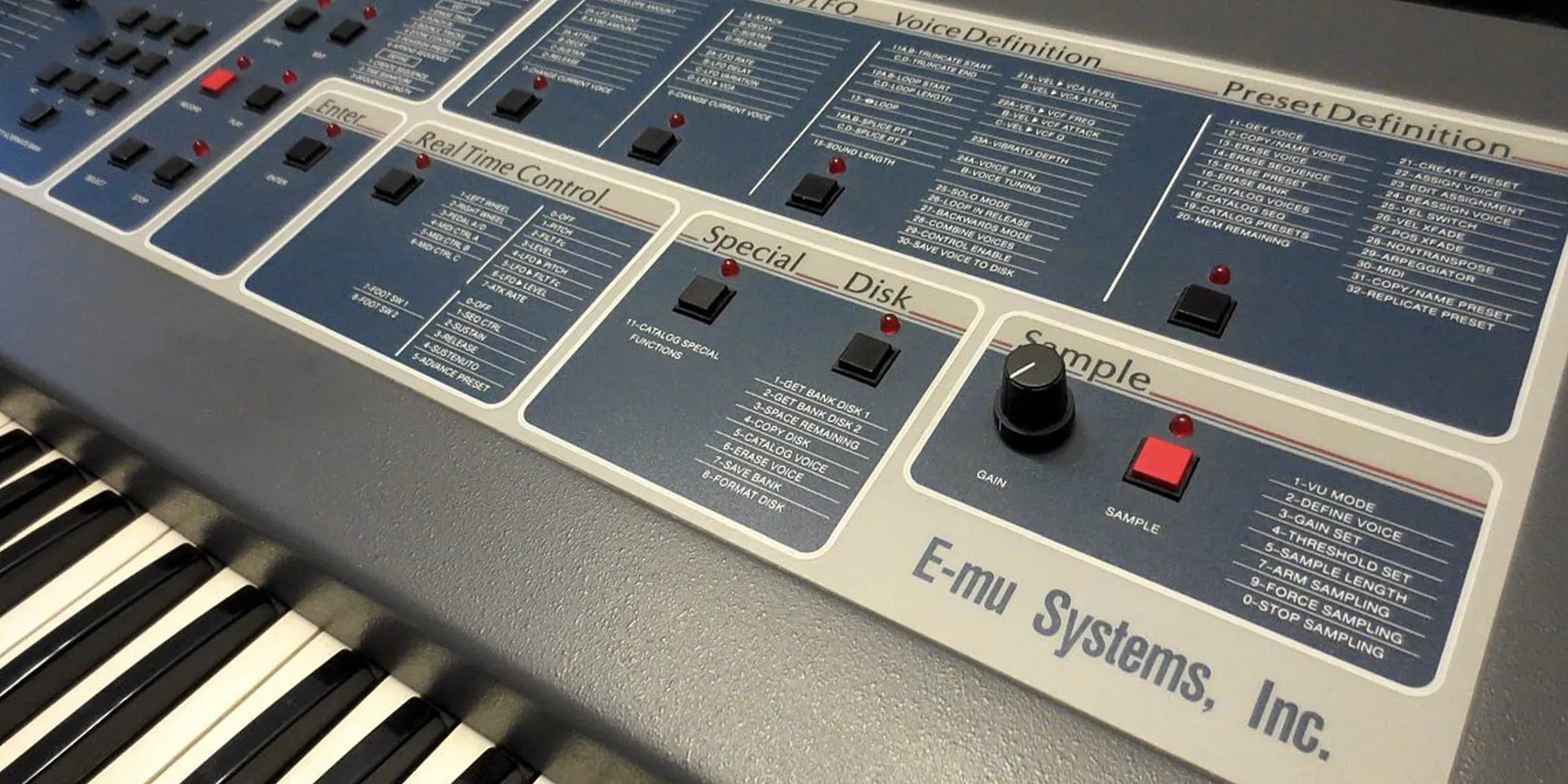 Konsten att sampla artikel-EmulatorII 1800x900.webp