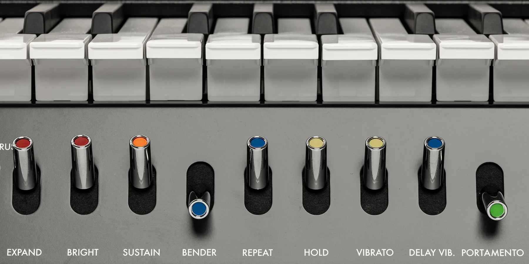 Korg_miniKORG_700Sm artikel4 - 1800x900.webp