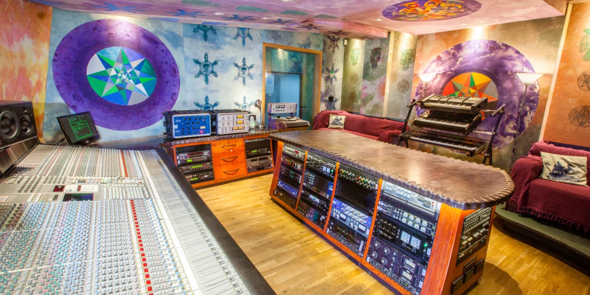 01 Strongroom 1200x600.webp